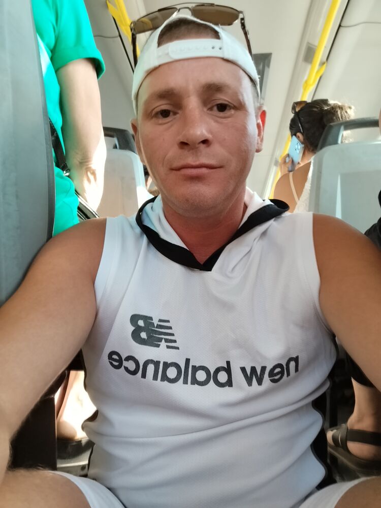  52878365  Andrey, 40 ,    