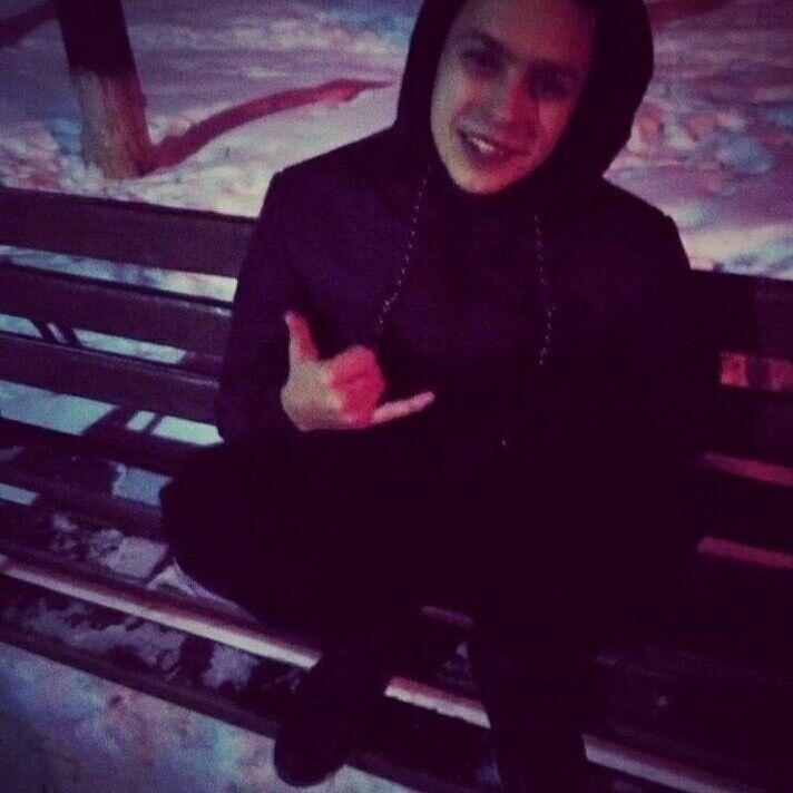  21108685  Vladislav, 24 ,    