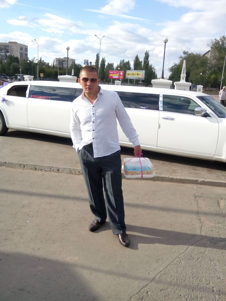  ,   Viktor, 38 ,   