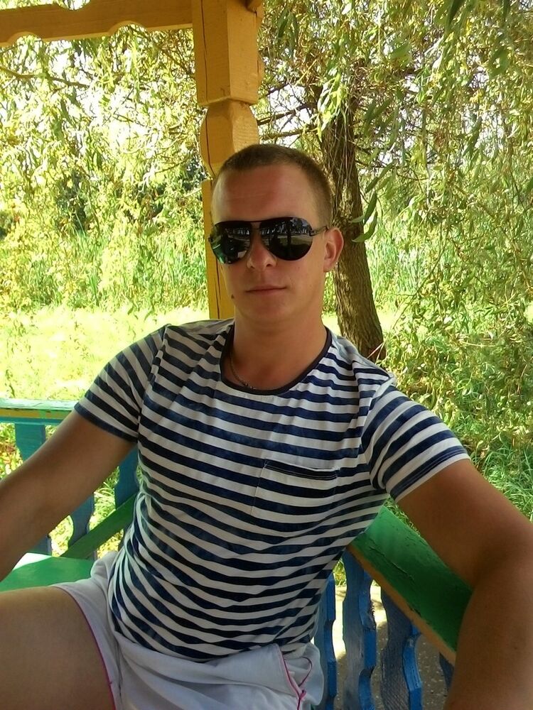  7100745  Denis, 40 ,    