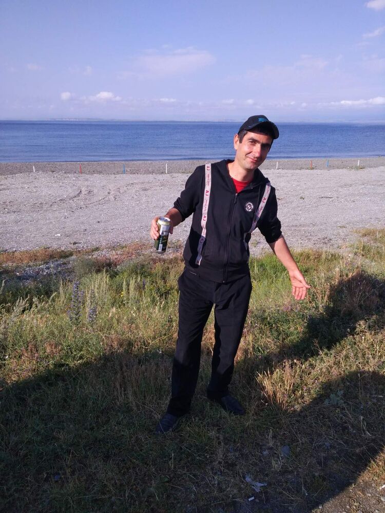  22751655  Arman, 42 ,    