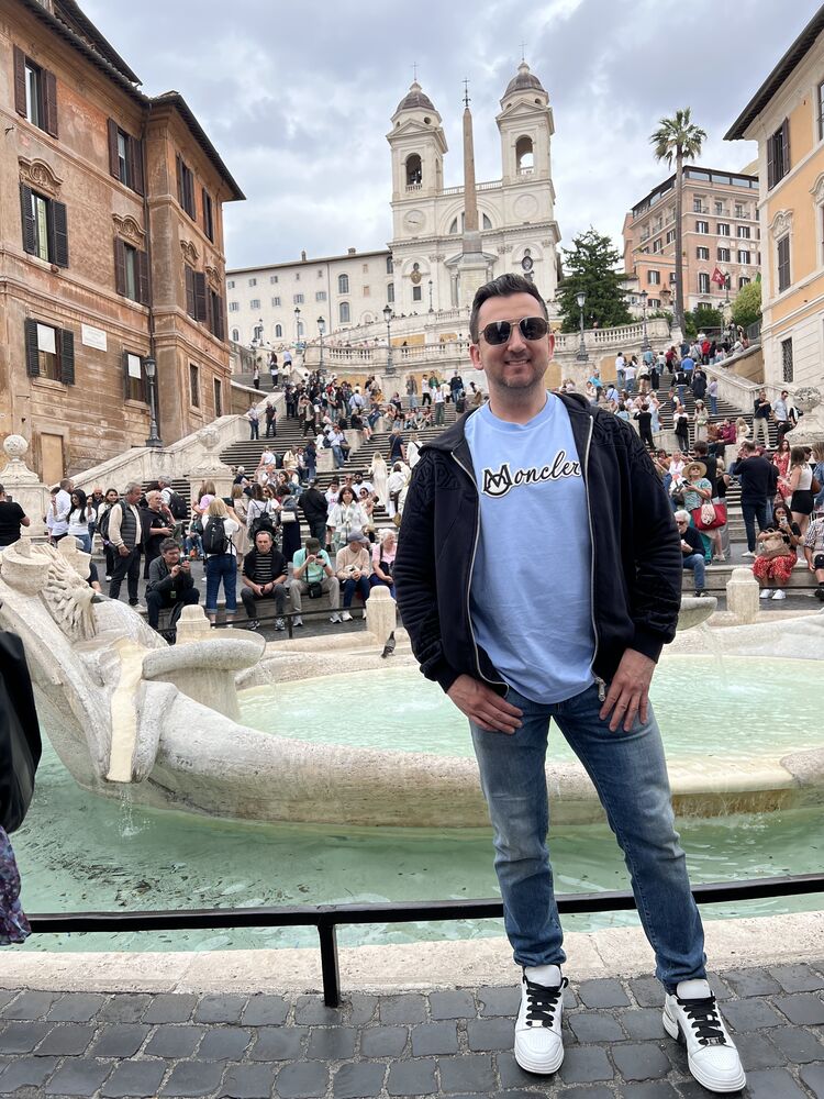  51884725  Pavel, 46 ,    West Mclean