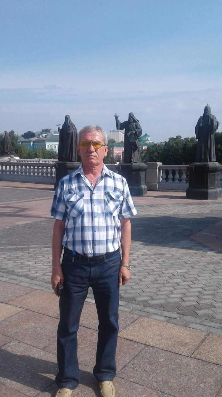  43565405  Viktor, 67 ,    