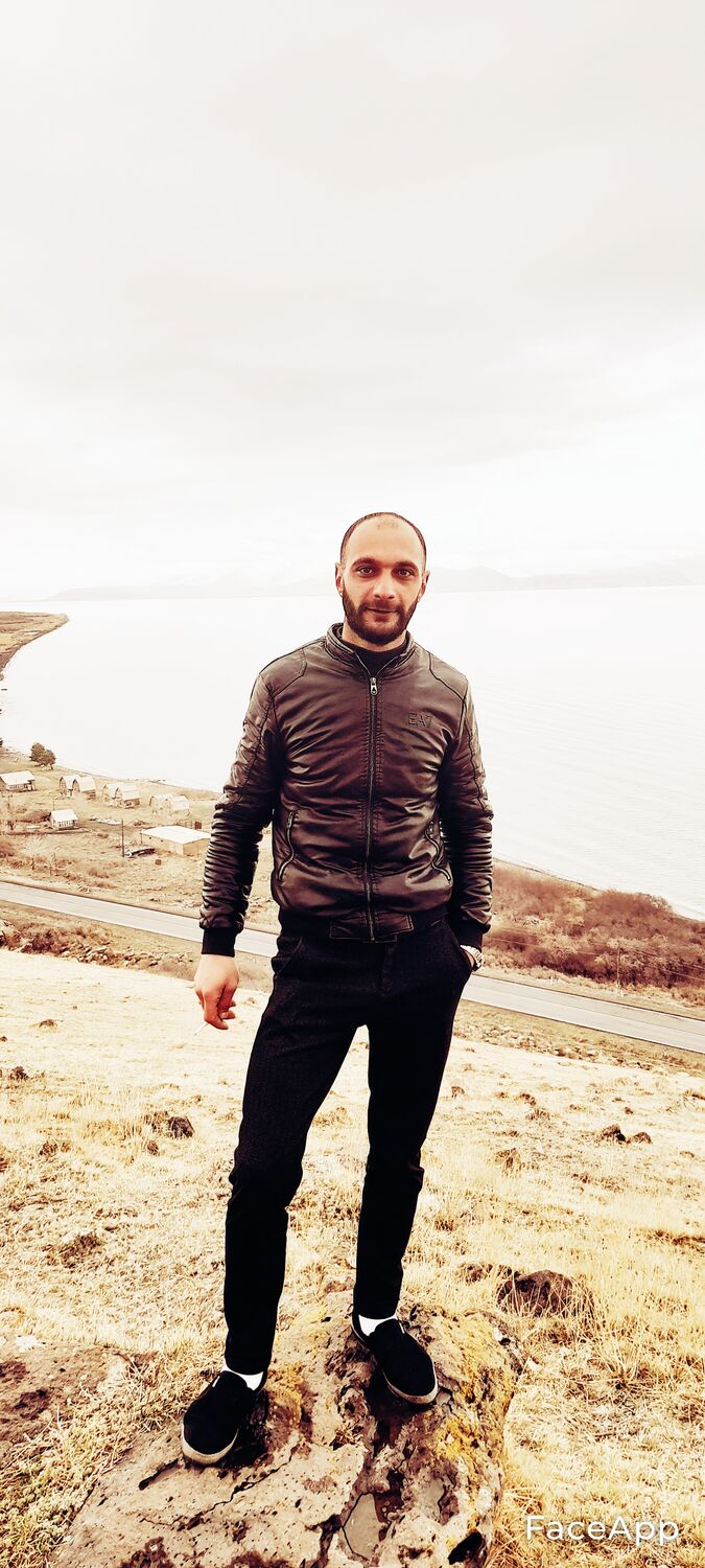  26238225  Arman, 32 ,    