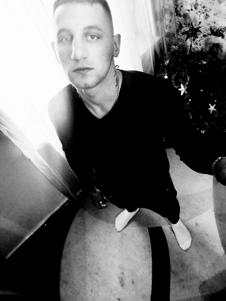  31635435  Anton, 30 ,    