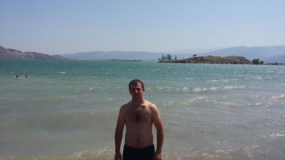  9544685  Arsen, 37 ,    