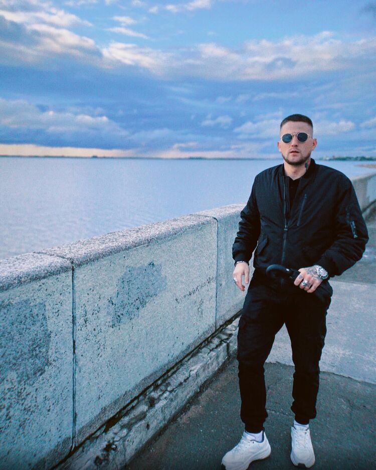  35702715  Vladimir, 32 ,    