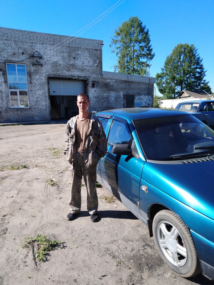  42170465  Cergey, 49 ,    