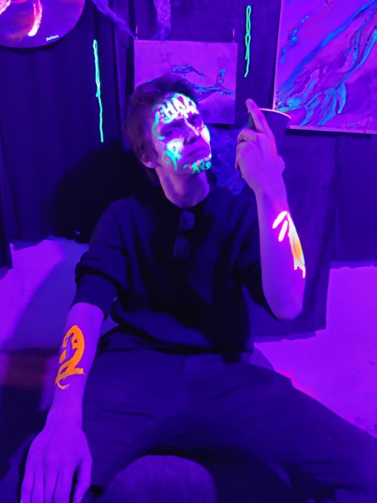  31077845  , 25 ,    -