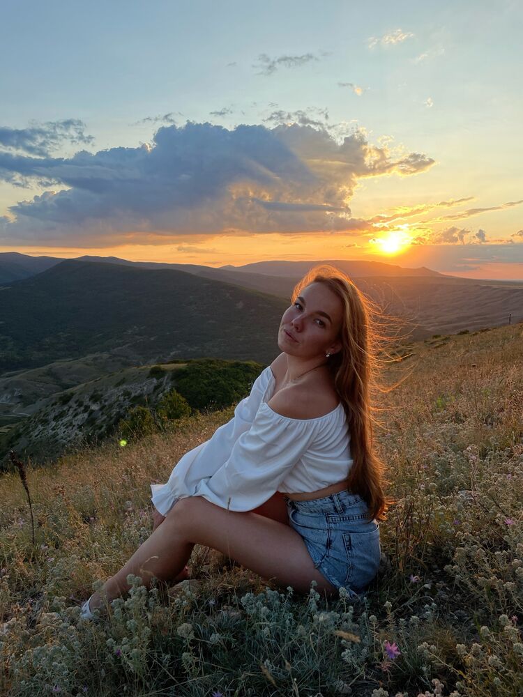  45074705  Vitalina, 25 ,    