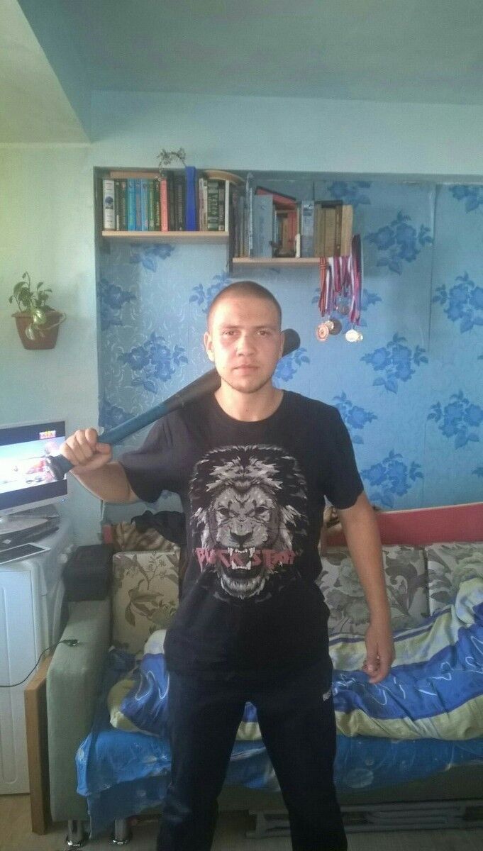  8142525  Vladimir, 28 ,    