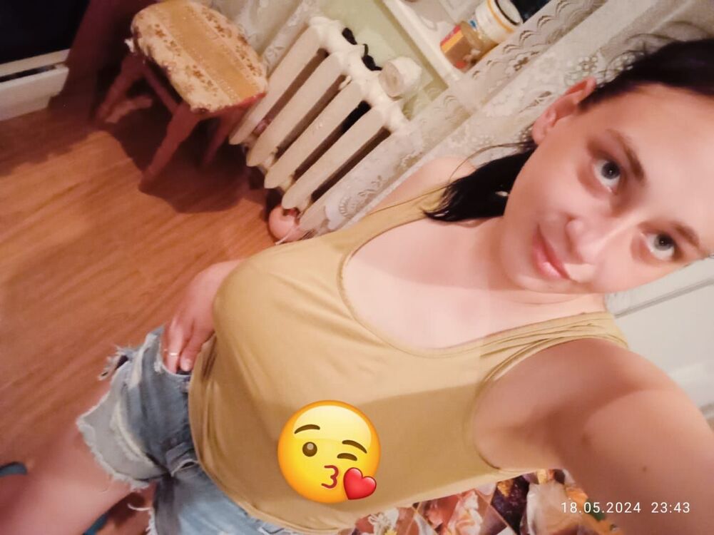  43663585  Vita, 27 ,    