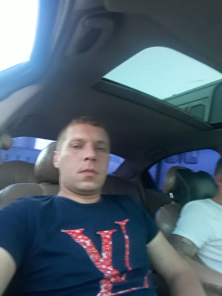  ,   Viktor, 36 ,   ,   