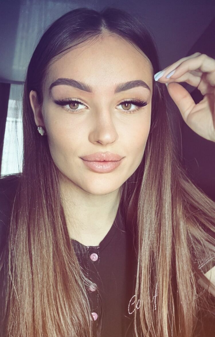  51898195  Ilaria, 27 ,    