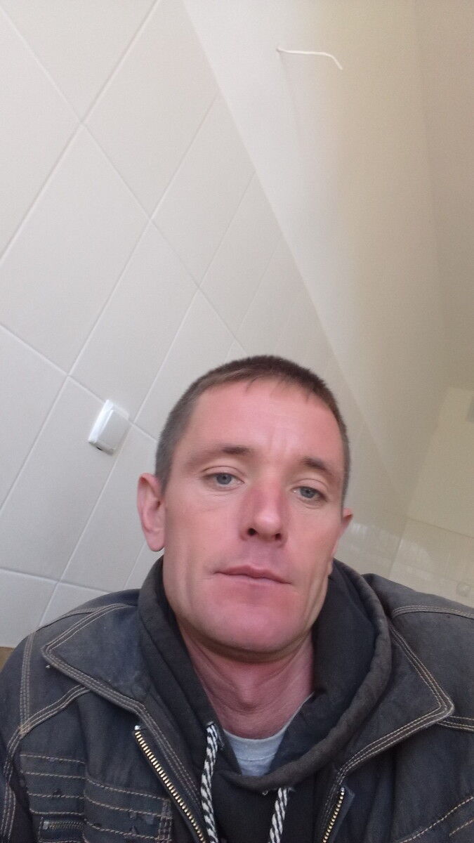 ,   Artur, 44 ,   ,   , c 
