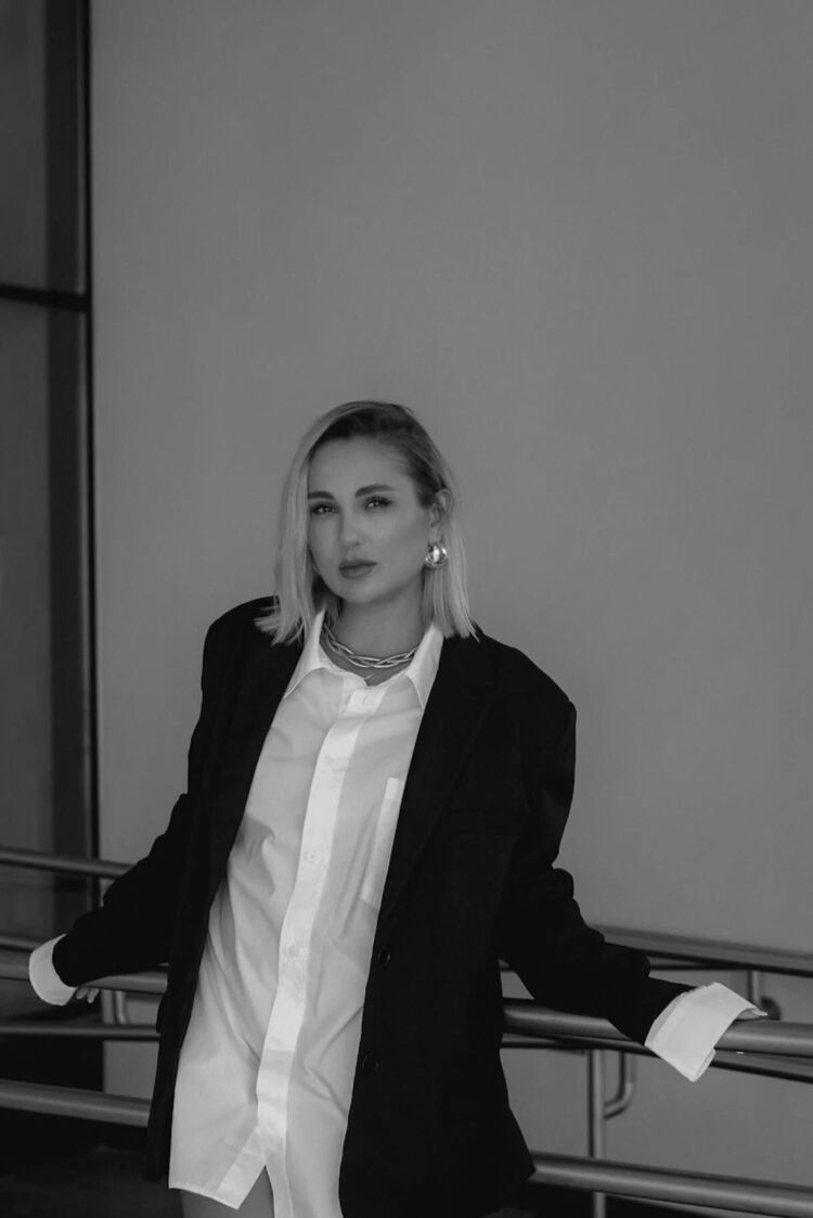  42482335  Olya, 40 ,    