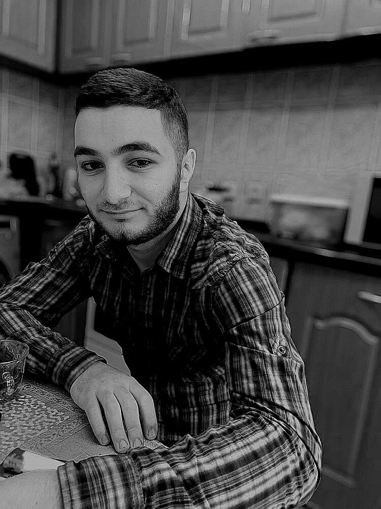  19003685  Davit, 26 ,    