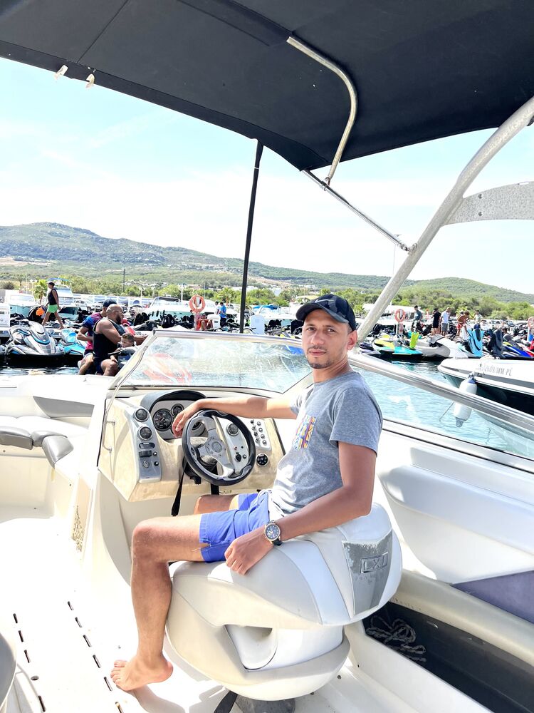  37100385  Ismail, 32 ,    