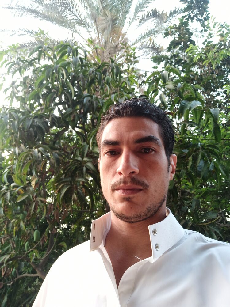  28121915  Mahmoud Atia, 41 ,    