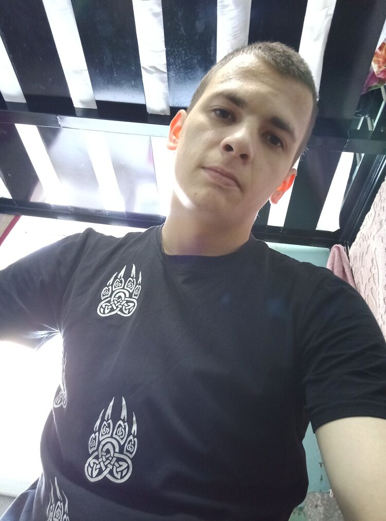  27782325  Ilya, 22 ,    