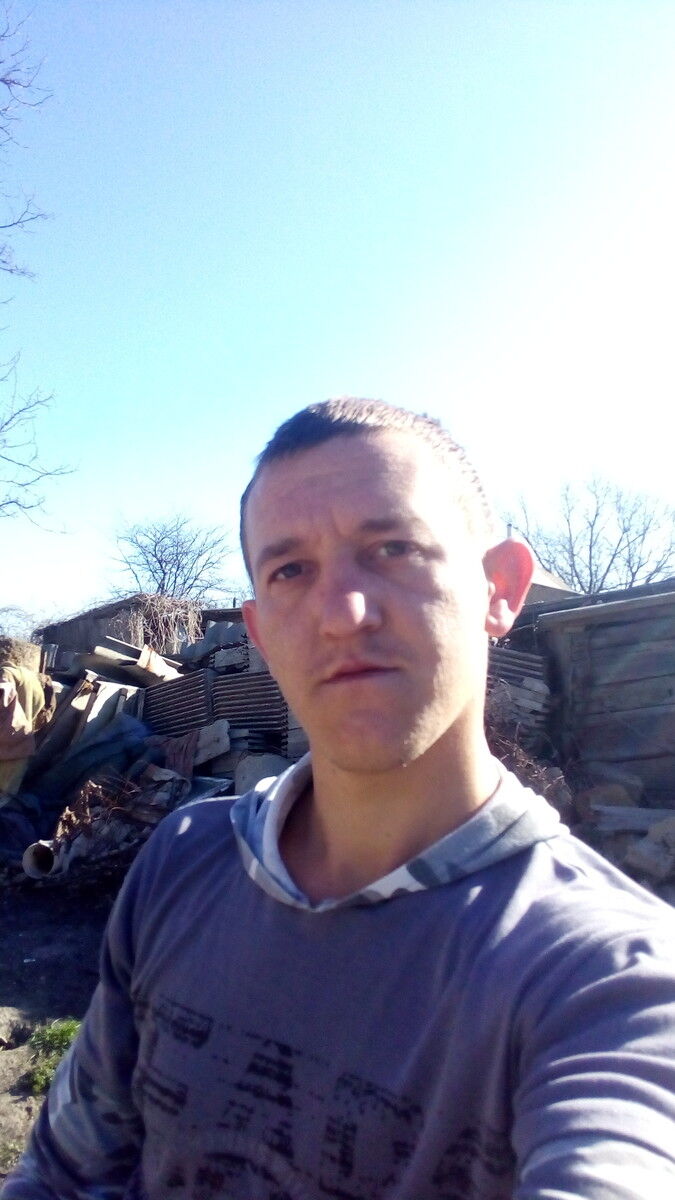  19353795  Ivan, 32 ,    