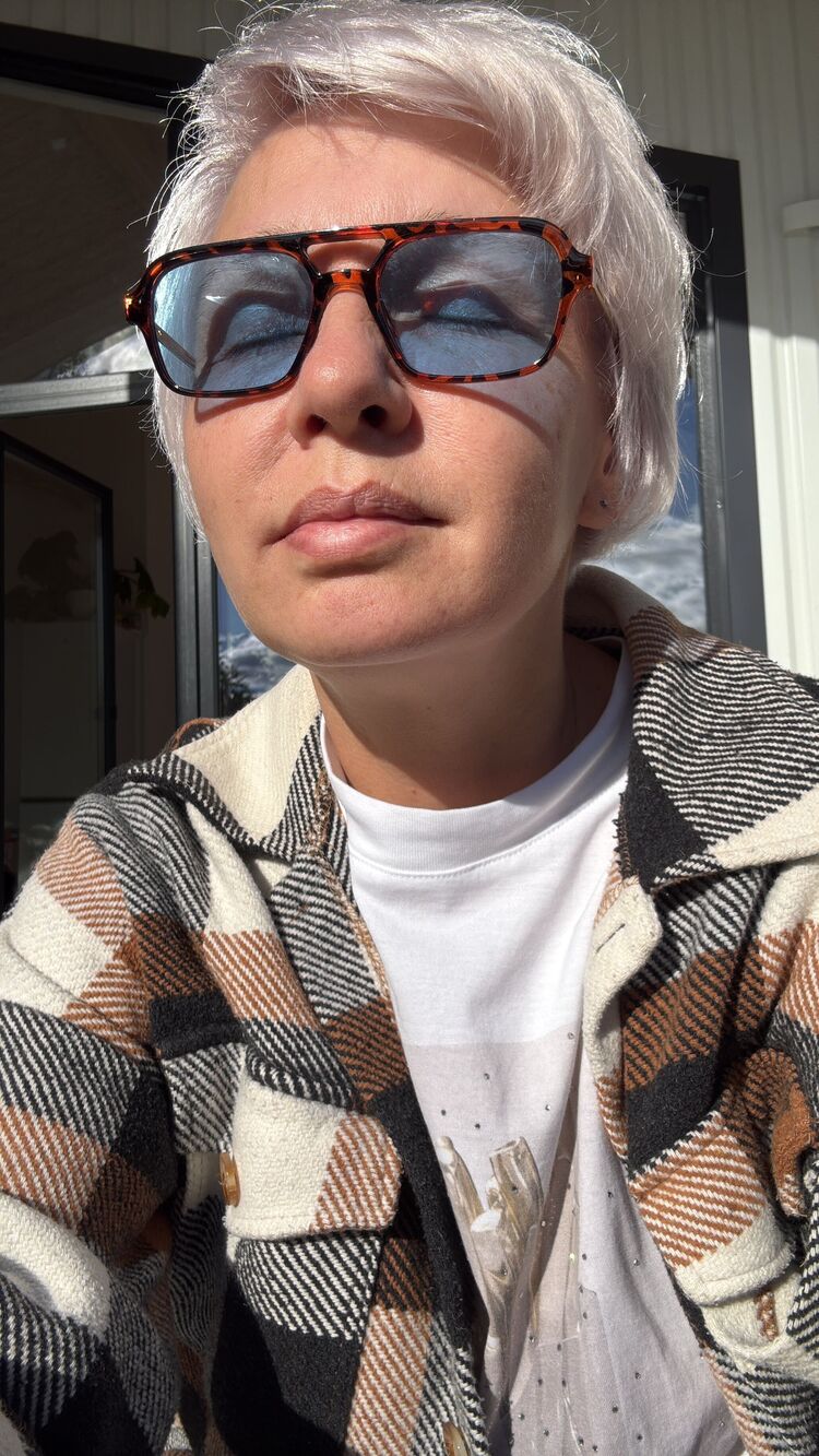  54224955  Anna, 47 ,    