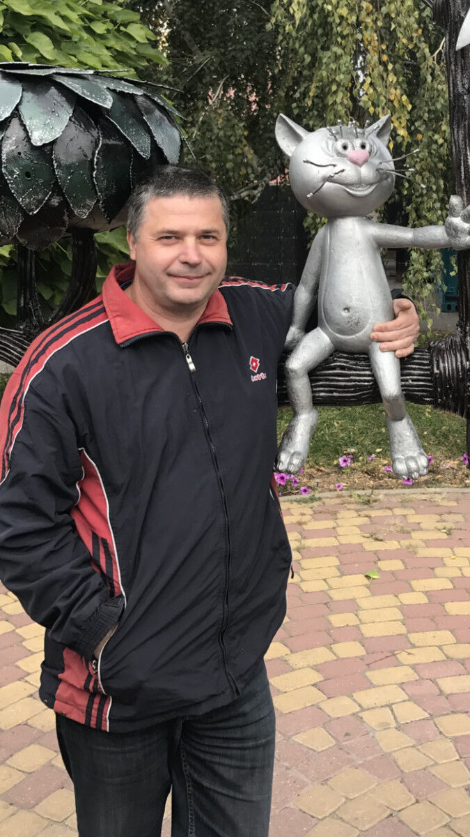  ,   Vlad, 43 ,   