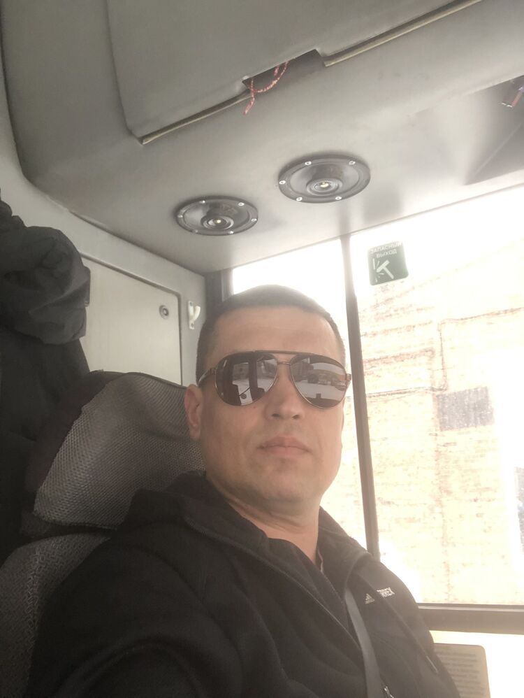  ,   Ruslan, 42 ,   ,   , c 