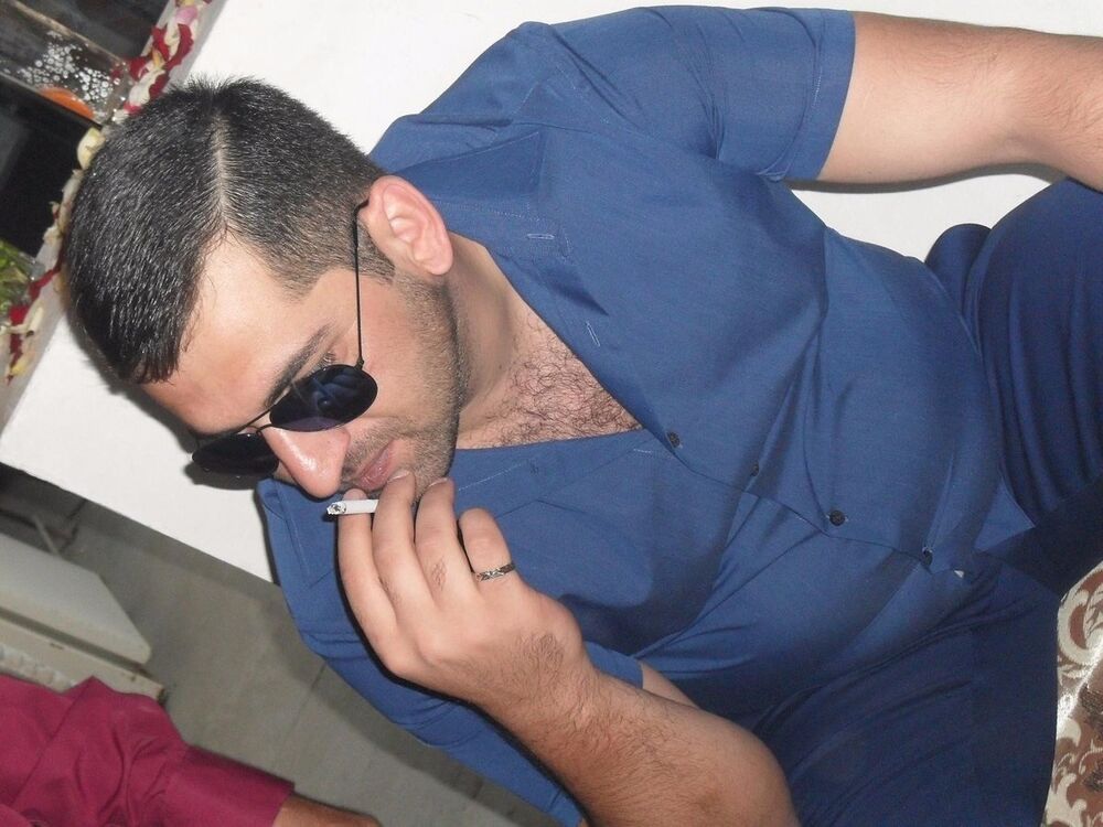  8702855  Artur, 39 ,    