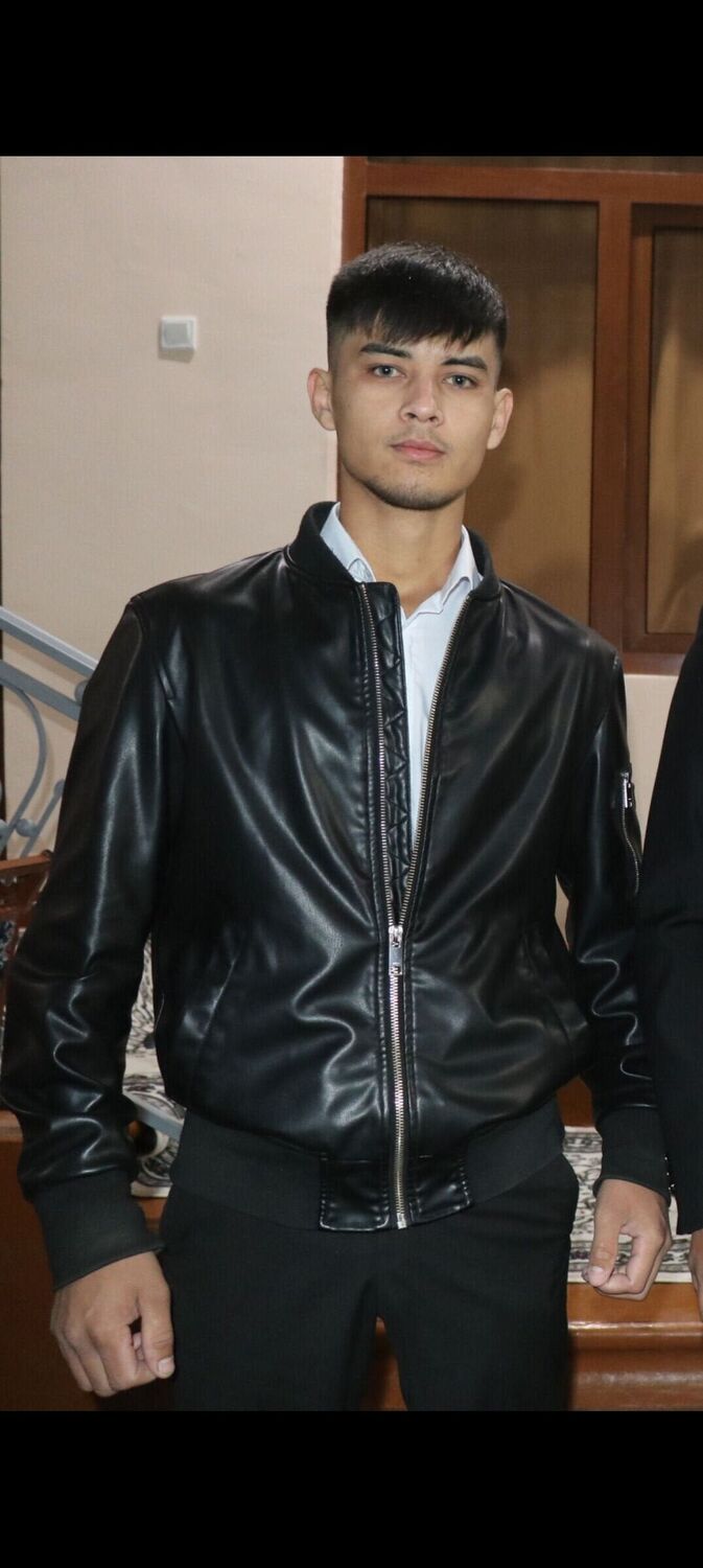  53692525  Ahrorbek, 22 ,    