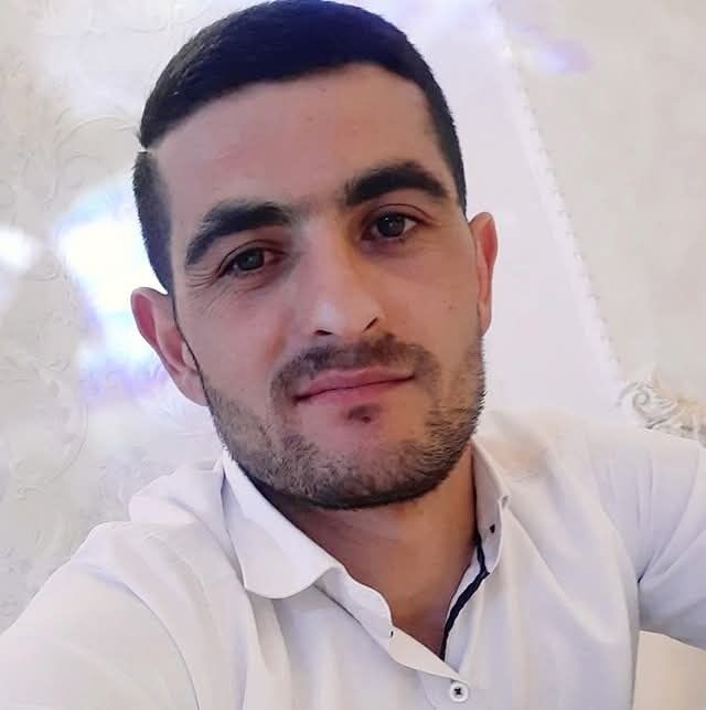  52982265  Artur, 36 ,    