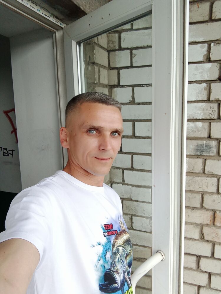  47190825  Alexander, 43 ,    