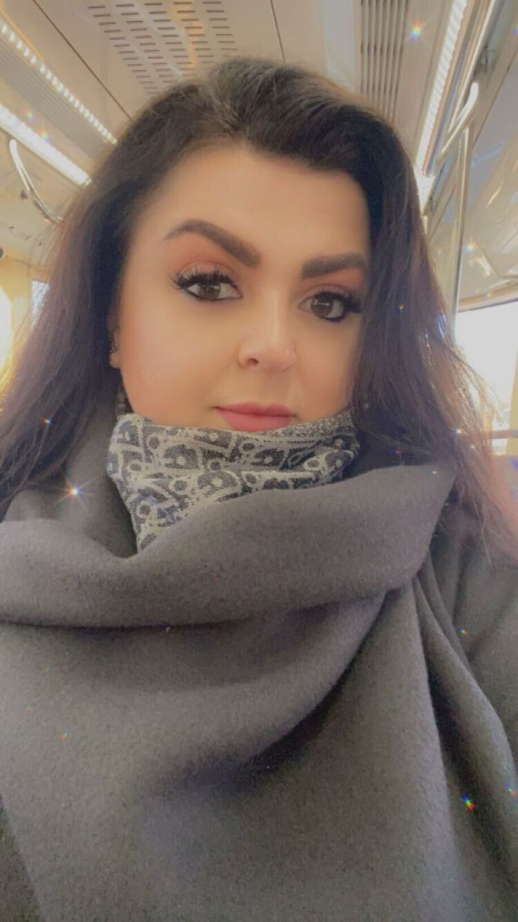  44856095  lena, 43 ,    