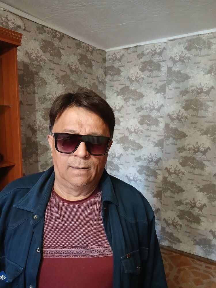  42387185  Ravshan, 50 ,    