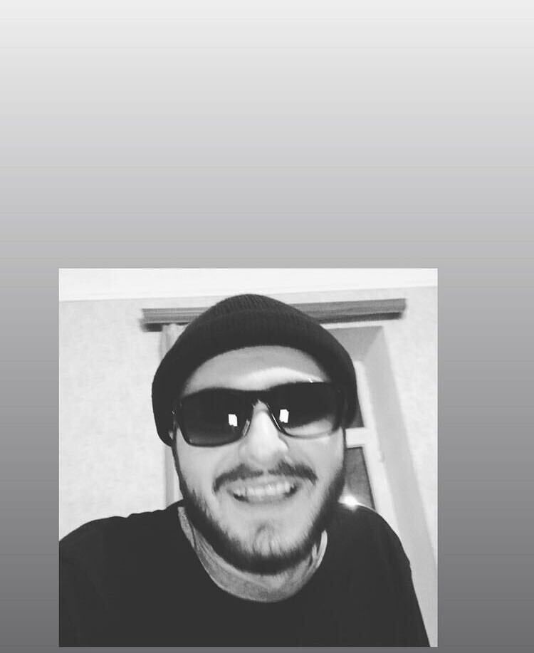  ,   Tito, 32 ,   ,   