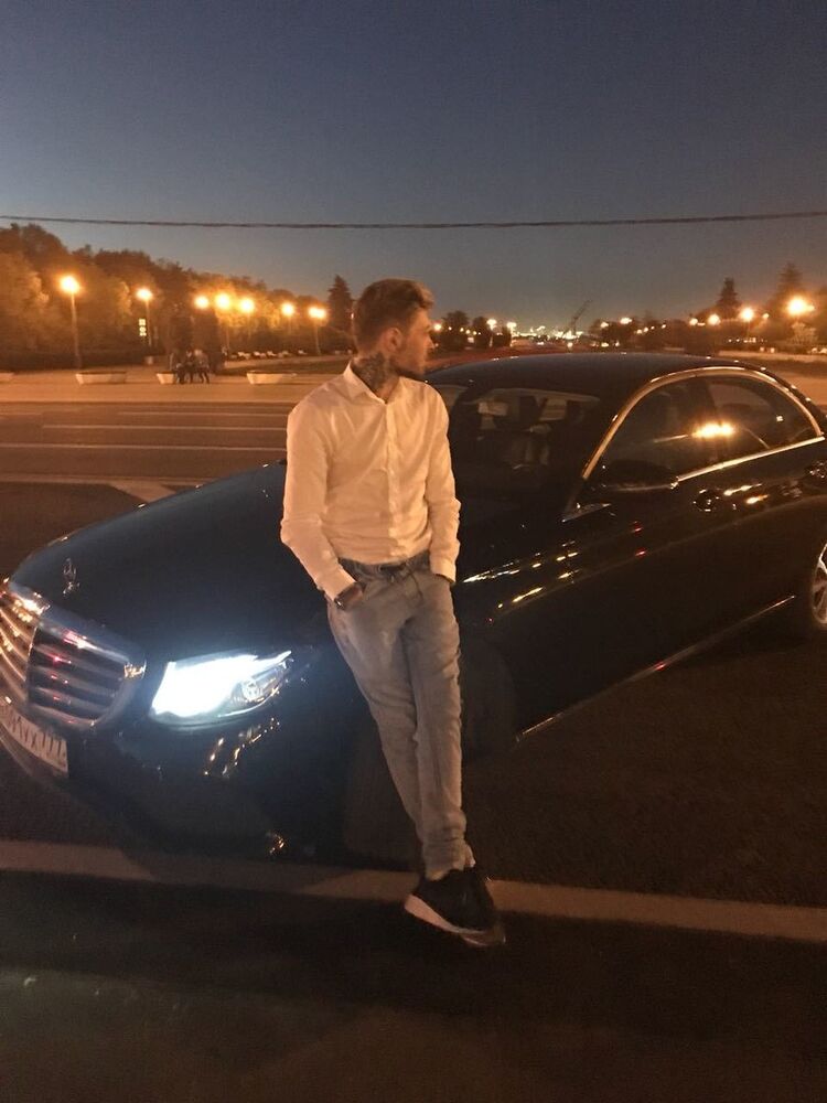  19898195  Alex, 31 ,    