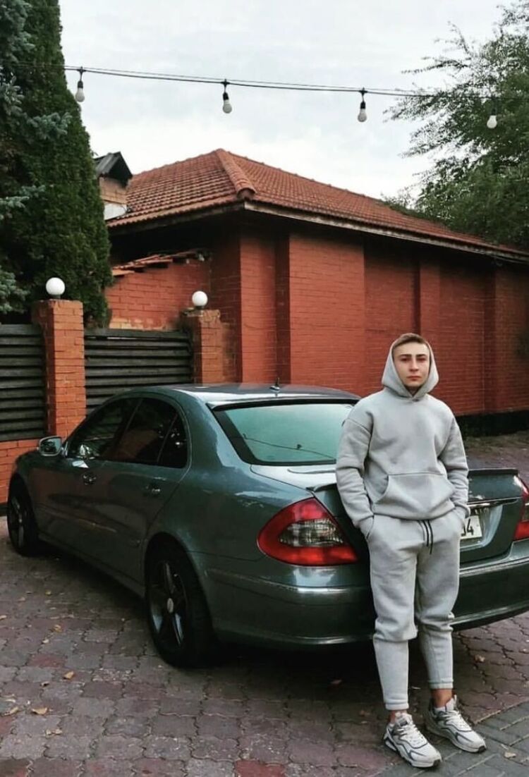  40613915  , 21 ,    