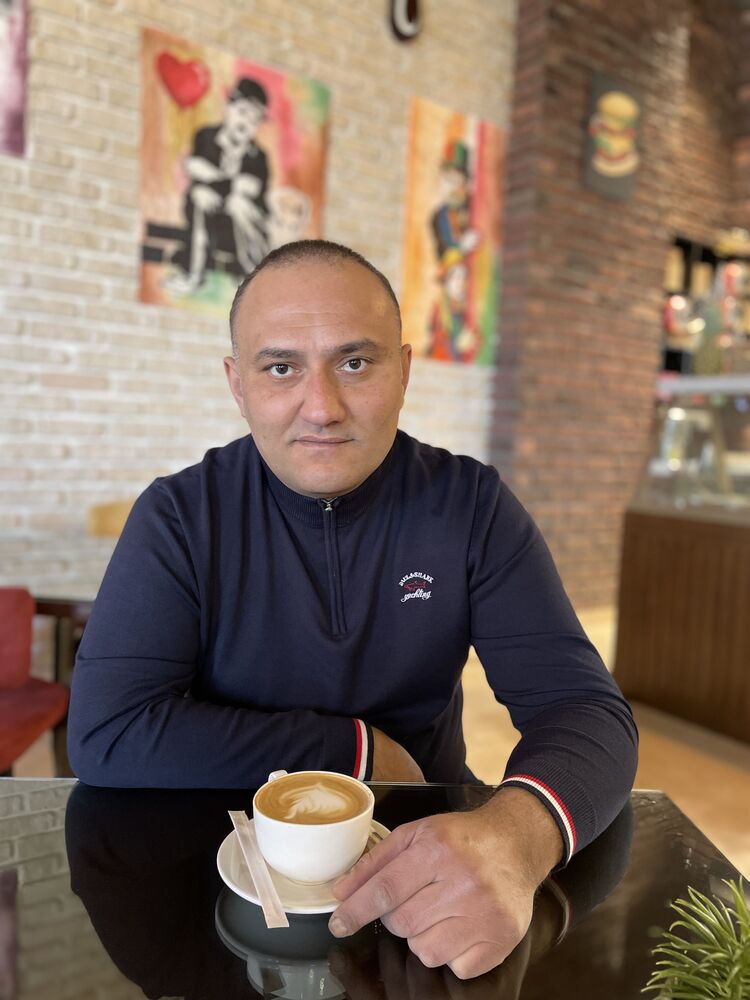  ,   Abrahamovi, 42 ,   ,   