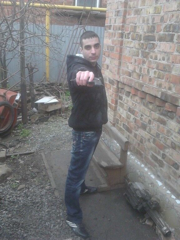  5330805  Serge, 36 ,    