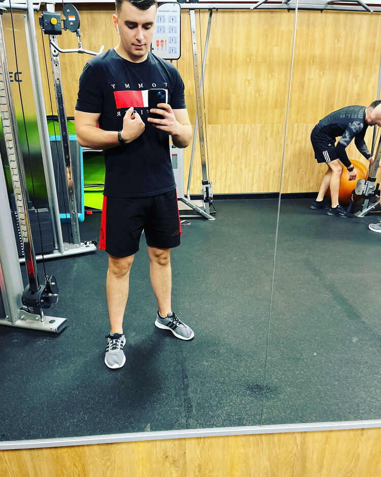  33164765  Artem, 28 ,     