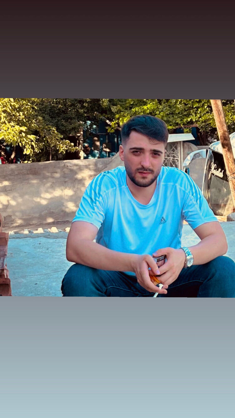  47044635  Mehmet, 29 ,    