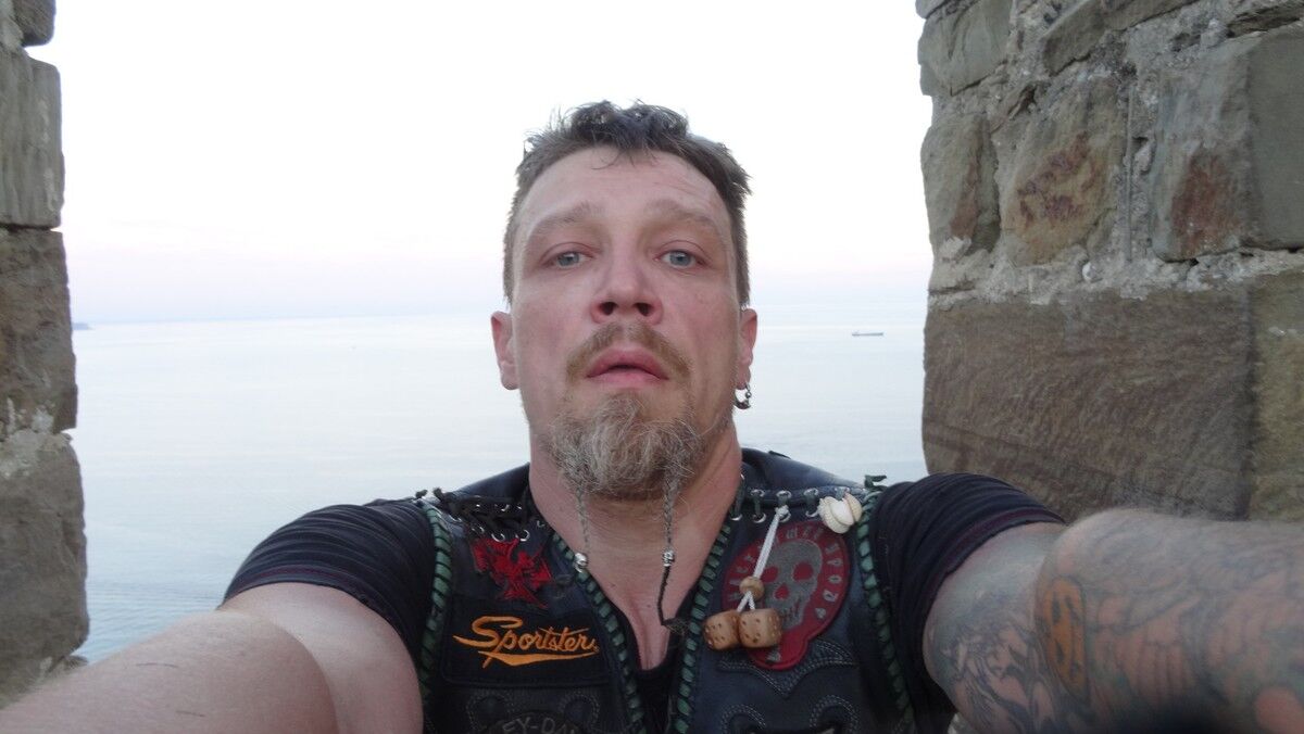  11640335  Ruufo, 42 ,    