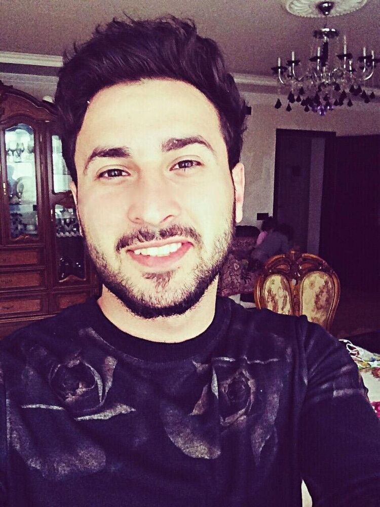  30490235  Elcin Rzayev, 30 ,     