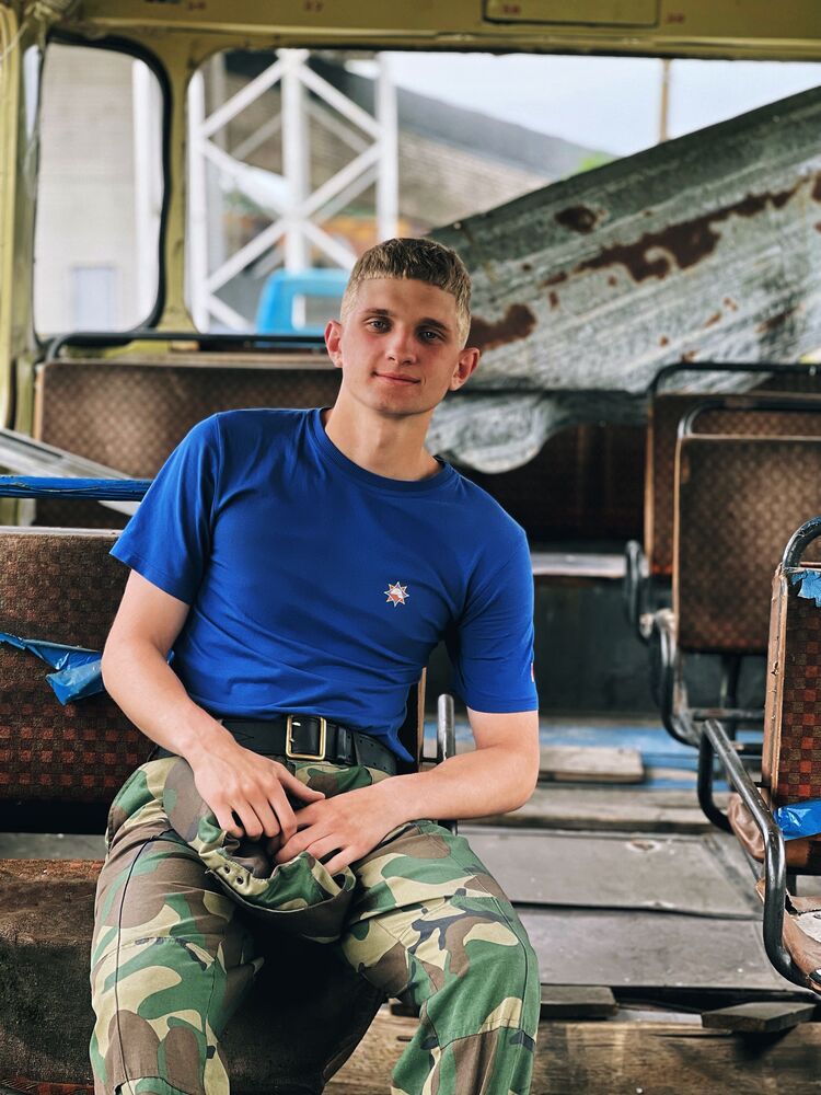  42243815  Kirill, 20 ,    