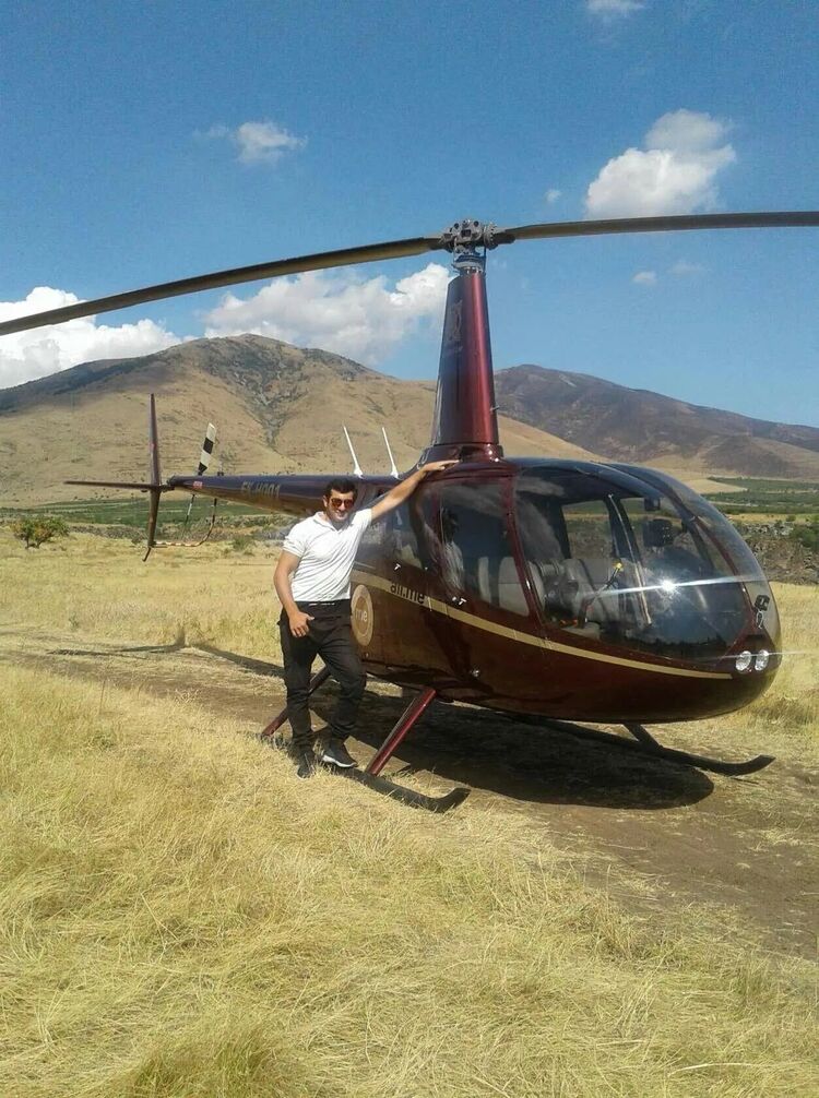  27054035  Narek, 35 ,    