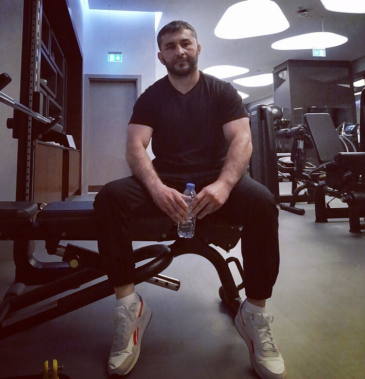  ,   Zaza, 43 ,   ,   , c 
