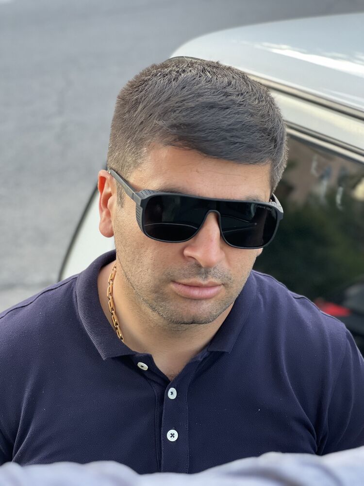  46946585  , 37 ,    