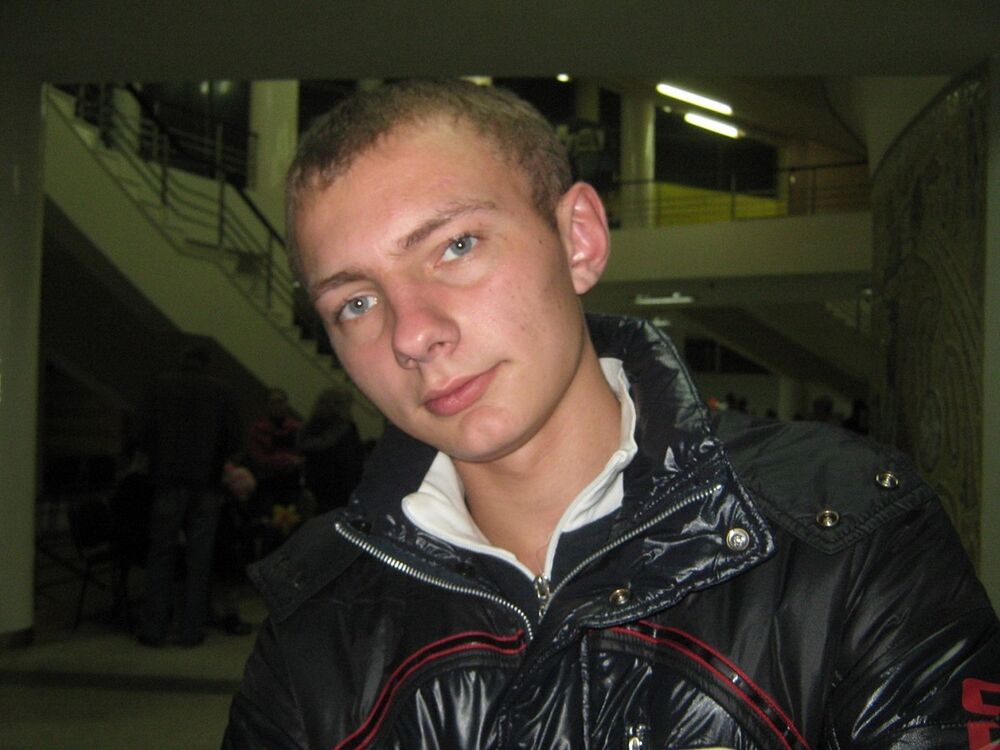  18407295  DENIS, 32 ,     