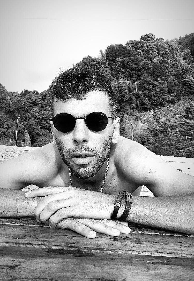  26921705  Turgay, 38 ,    Monaco