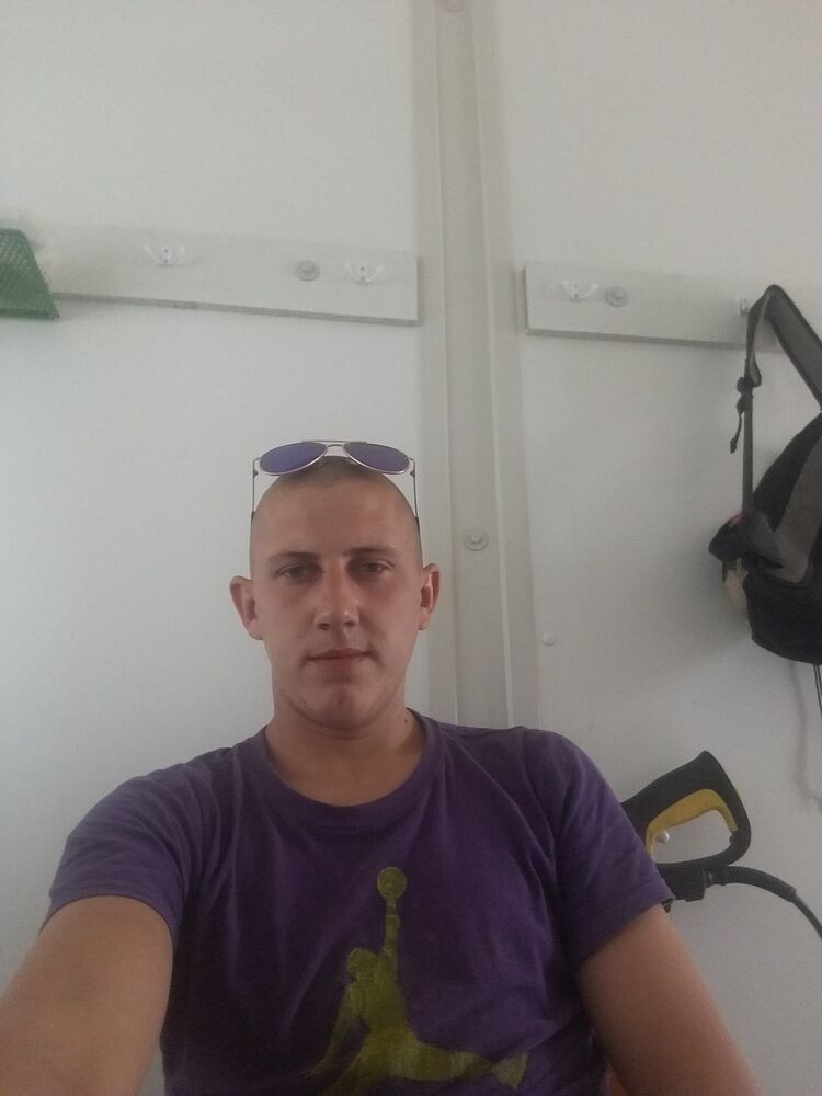  16164395  Ivan, 27 ,    